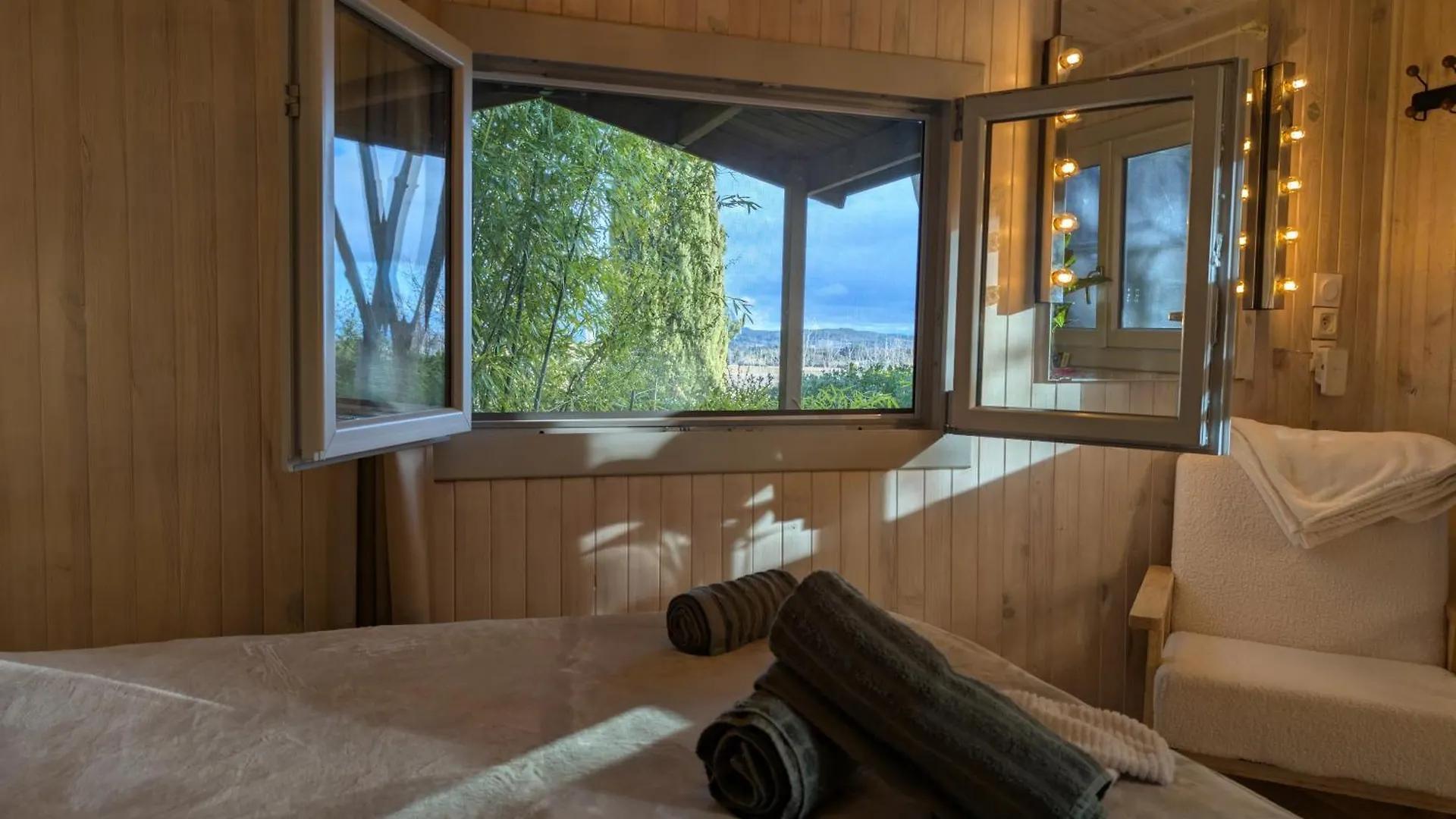 Apartment Le Chalet Bleu - Jacuzzi Aix-en-Provence France